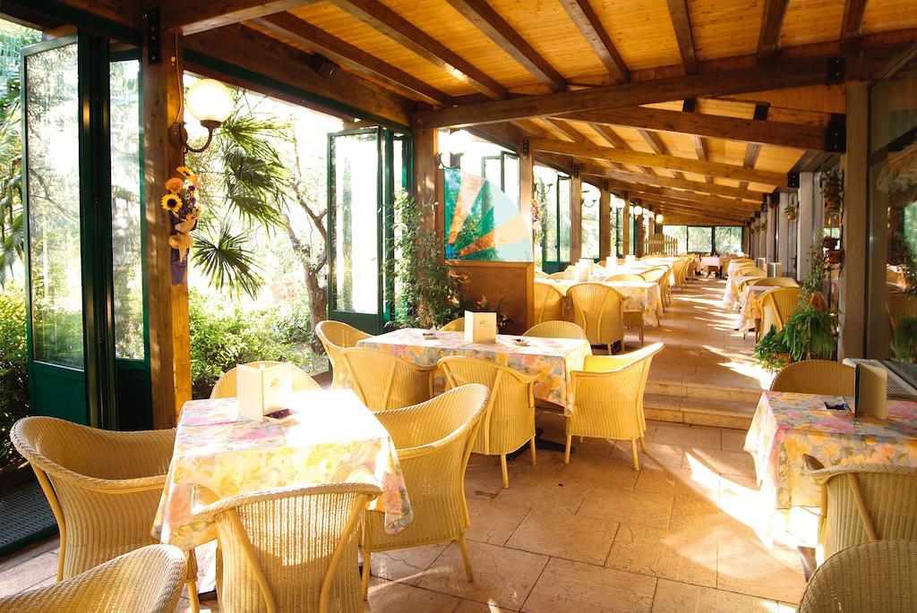 Park Hotel Oasi Garda  Exterior foto