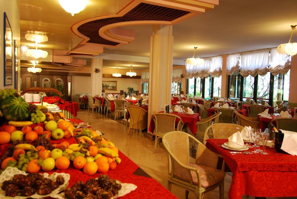 Park Hotel Oasi Garda  Exterior foto