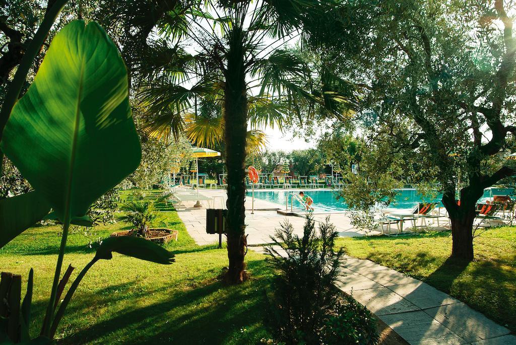 Park Hotel Oasi Garda  Exterior foto